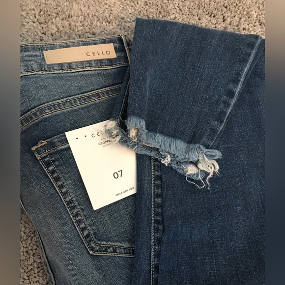 CELLO Womens / Juniors Cropped Skinny Distressed Blue Jeans Size 7 - Picture 5 of 7